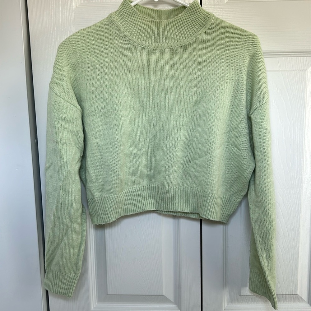 H&M Divided green high-neck cropped sweater
